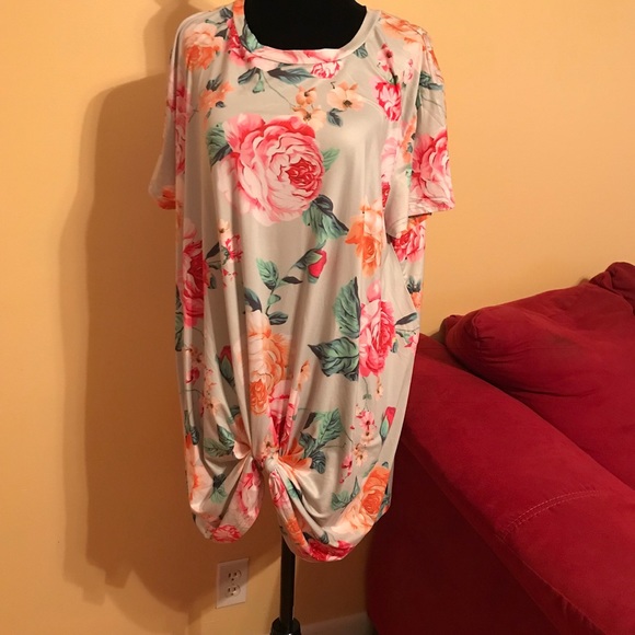 TRENDI MAX Tops - 🌺Beautiful 🌺 Silky feeling and so very comfy.